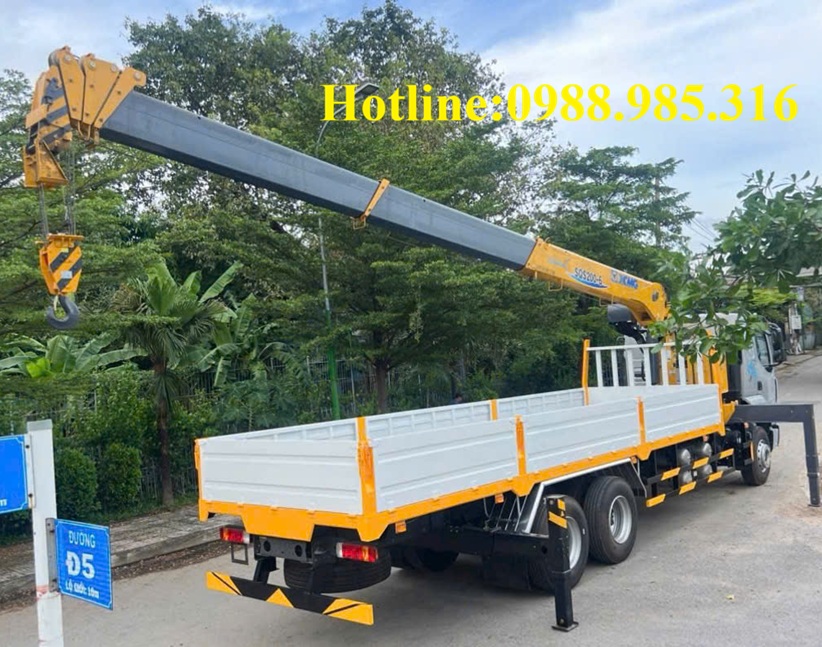 xe cẩu 3 chân